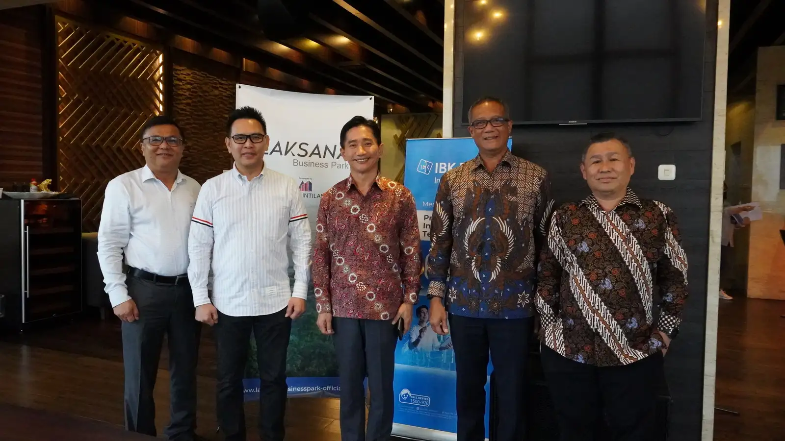 Penandatanganan Kerjasama Pemberian Fasilitas Kredit Pembiayaan Pergudangan, Ruko dan Tanah Kavling antara PT. Bangun Laksana Persada dengan Bank IBK Indonesia