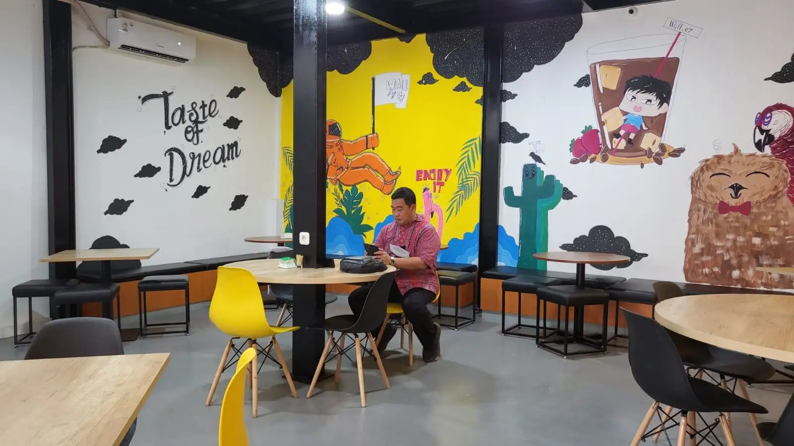 Telah Dibuka Cafe Wall E7 di Kawasan Pergudangan Laksana Business Park